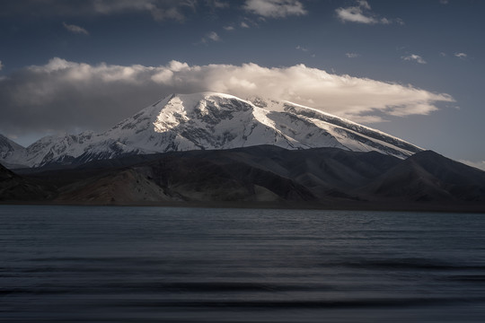 慕士塔格峰雪山