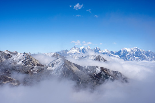 川西折多山云海雪山