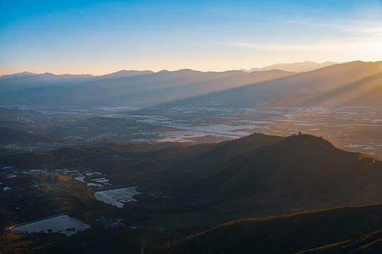 黄昏的山峰