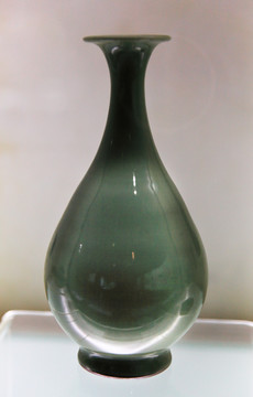 青釉瓷玉壶春瓶