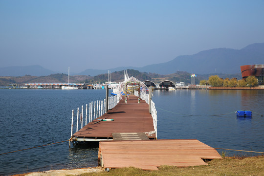 水中栈道