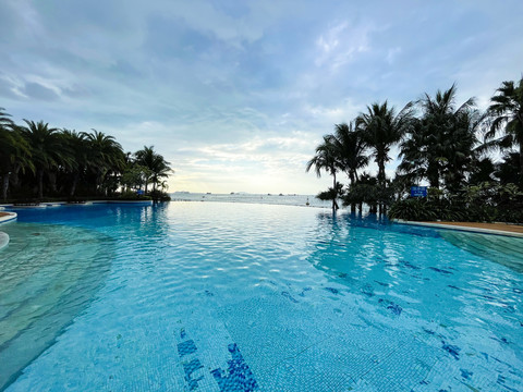 三亚凤凰岛游泳池