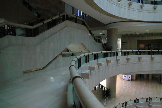博物馆楼梯和大厅