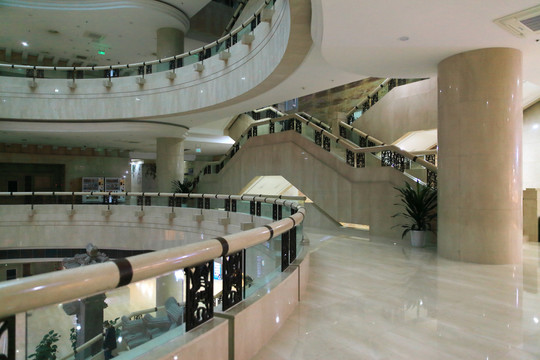 博物馆楼梯和大厅