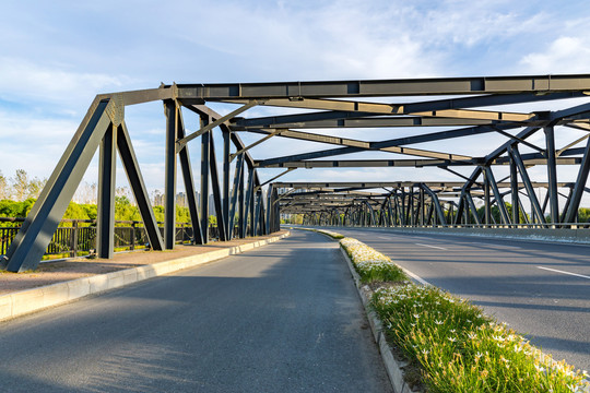现代交通大钢架桥