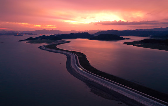 夕阳海岸线