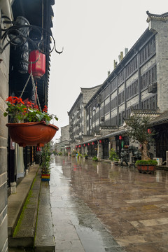 雨中石泉古城小巷