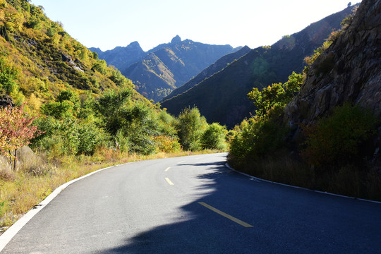 山间弯道