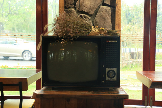 老式黑白电视机