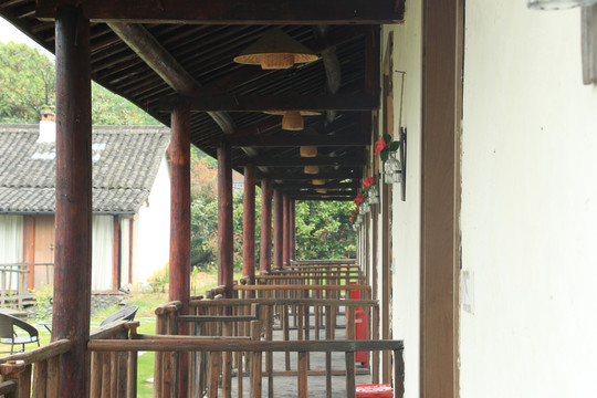 空蕩蕩的庭院