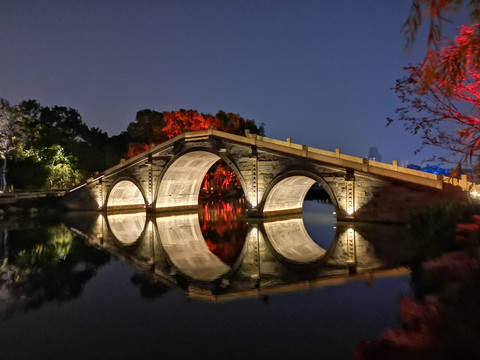 南湖景区三孔石桥万年桥夜景