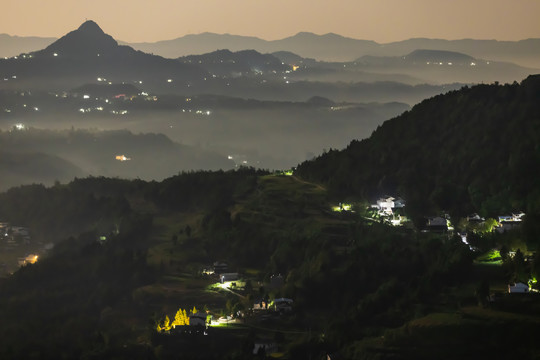 中国四川省农村夜景自然风光