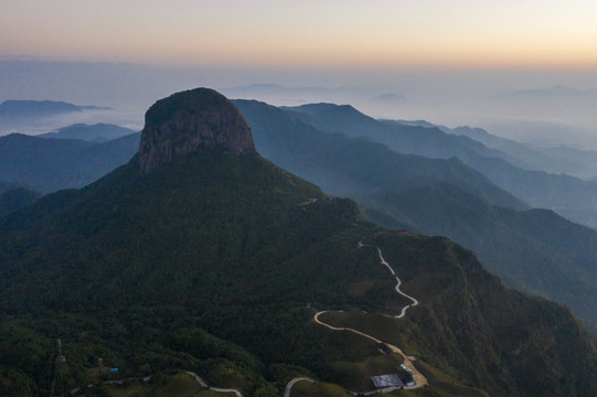 广西岑溪天龙顶山地公园晨曦美如