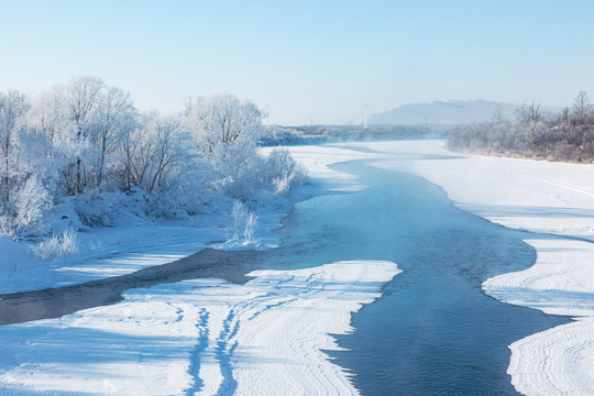 冬季河边雾凇冰雪河流