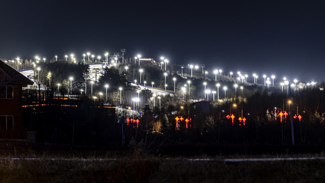 中国长春天定山滑雪场冬季夜景