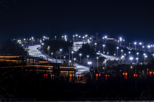 中国长春天定山滑雪场冬季夜景