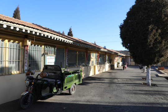 繁峙县华岩村村委院