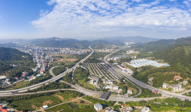 广西岑溪路网纵横交错