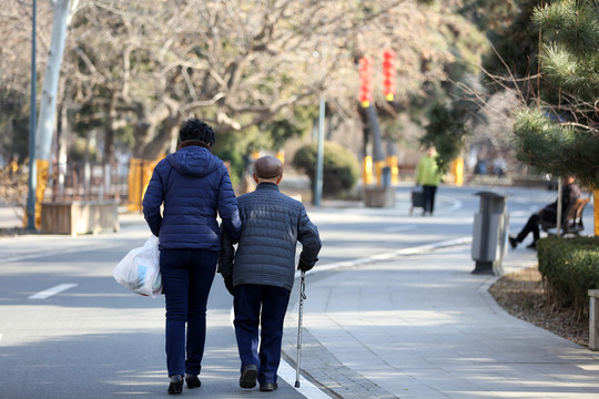 陪伴老人