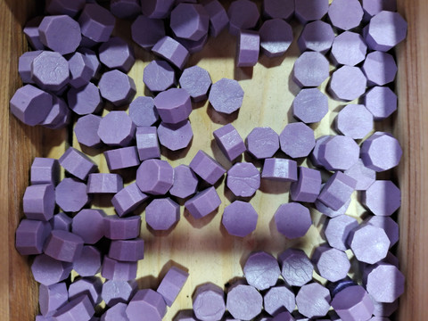 紫色蜡粒