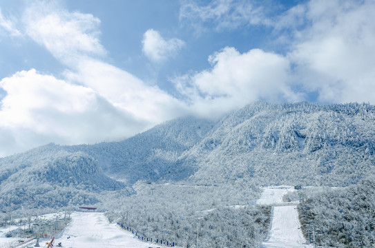 成都大邑西岭雪山滑雪场