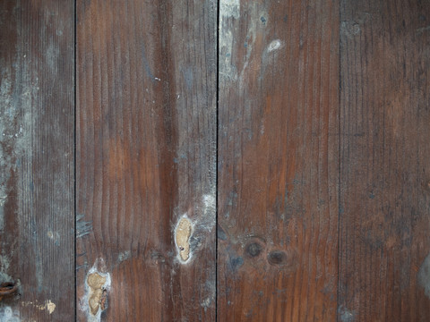 深褐色的实木门板