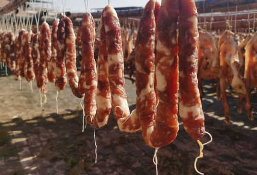 腊味板鸭腊肉香肠年货