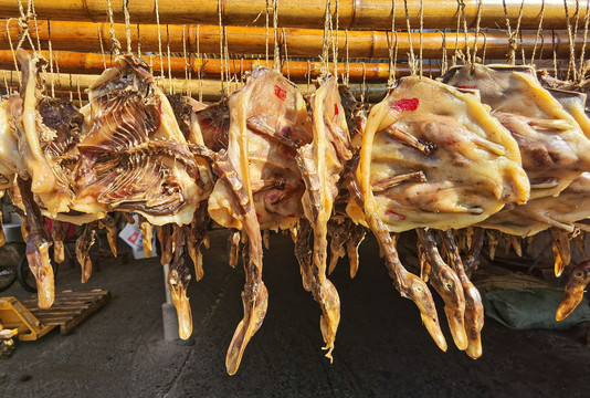 腊味板鸭腊肉香肠年货