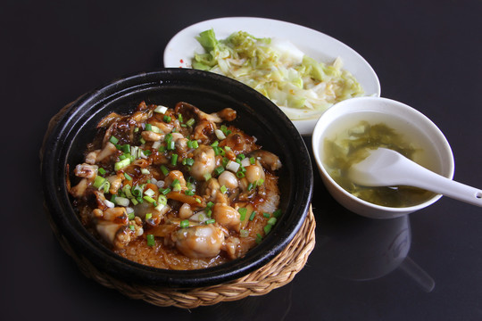 田鸡煲仔饭