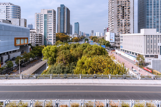 秋天中国南京CBD城市建筑风景