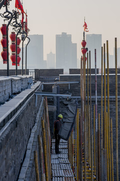 西安城墙修葺工人建设者