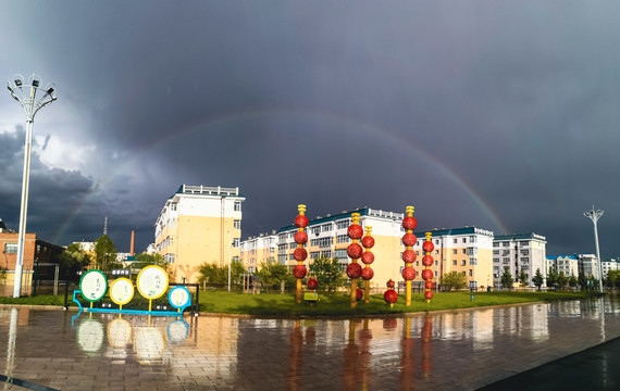 雨中彩虹公园广场