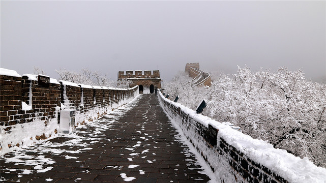 雪中长城