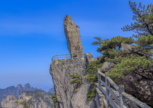 黄山飞来石