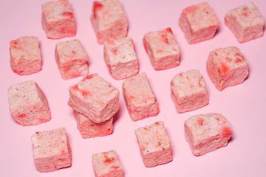 冻干草莓酸奶块