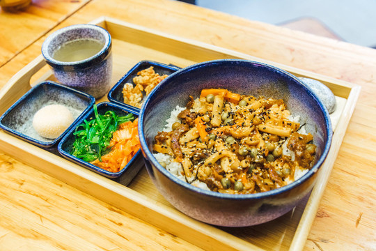 铁板烧牛丼饭