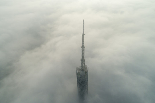 江苏淮安大雾中的城市