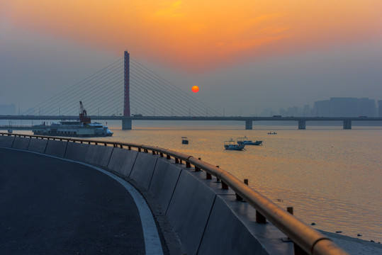 杭州钱塘江黄昏江景