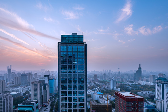夕阳下中国南京的城市CBD建筑