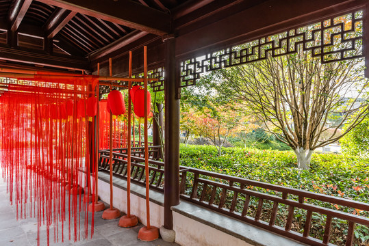 中国南京栖霞山的园林游廊古建筑