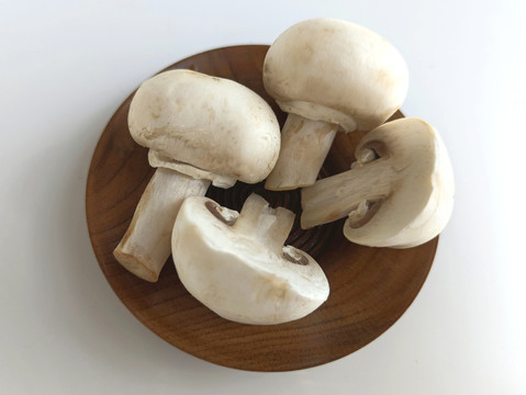 一碟鲜蘑菇