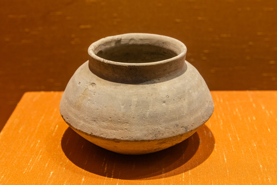 崧泽文化灰陶罐