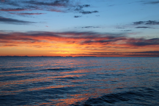 湖面日出夕阳