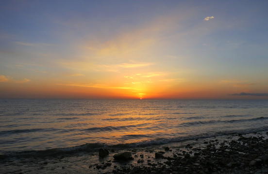 湖面日出夕阳