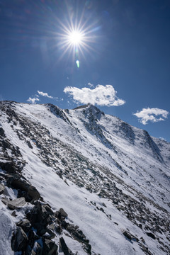 川西折多山的云海雪山