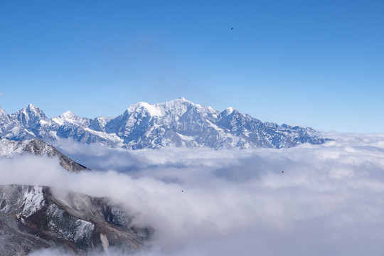 川西折多山的云海雪山