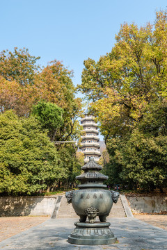 秋天中国南京灵谷寺的灵谷塔