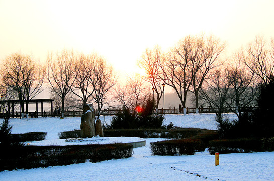 松花江畔冬景美