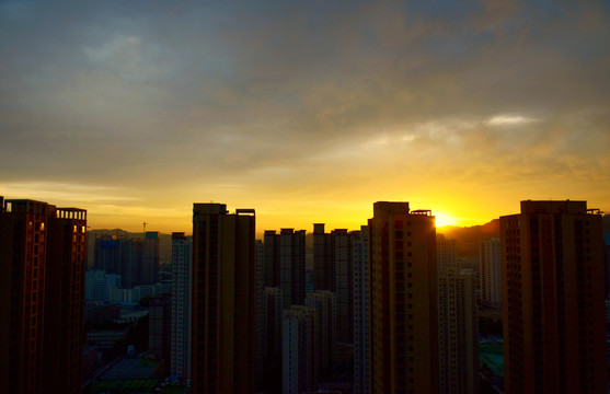 朝霞楼影