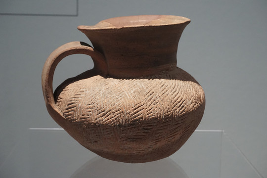 马桥文化鸭形陶器